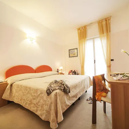 Levante 4*